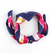 وشاح حريري مربع بتصميم مخصص مطبوع يدويًا على الشاشة